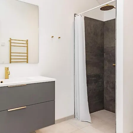 10 Person In Jerup-by Traum