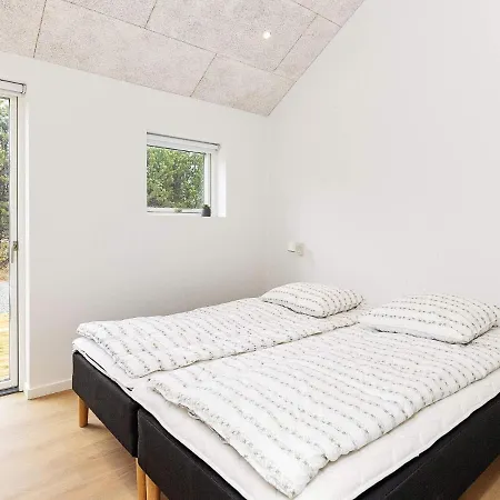 10 Person In Jerup-by Traum Jerup