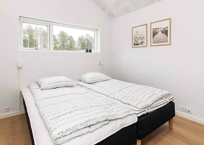 10 Person In Jerup-by Traum *